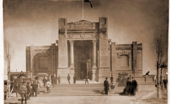 Fachada del museo una vez inaugurado. - El espejo de los artistas - 90º Aniversario del MNAV - Museo Nacional de Artes Visuales