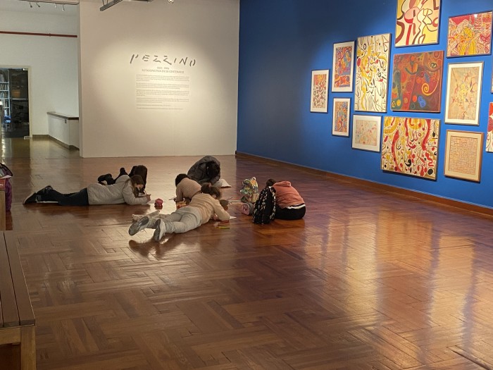 Foto: Sofía Orden para Instagram antoniopezzinoarte - Taller para niños - El universo en colores - Museo Nacional de Artes Visuales